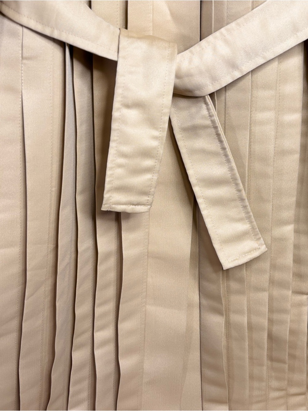 NWT Wilson Jackets Tan Beige Classic Pleated Minimalist Academia Trench Coat M - Picture 3 of 11